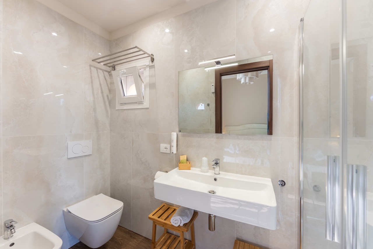 Camera Quadrupla Classic