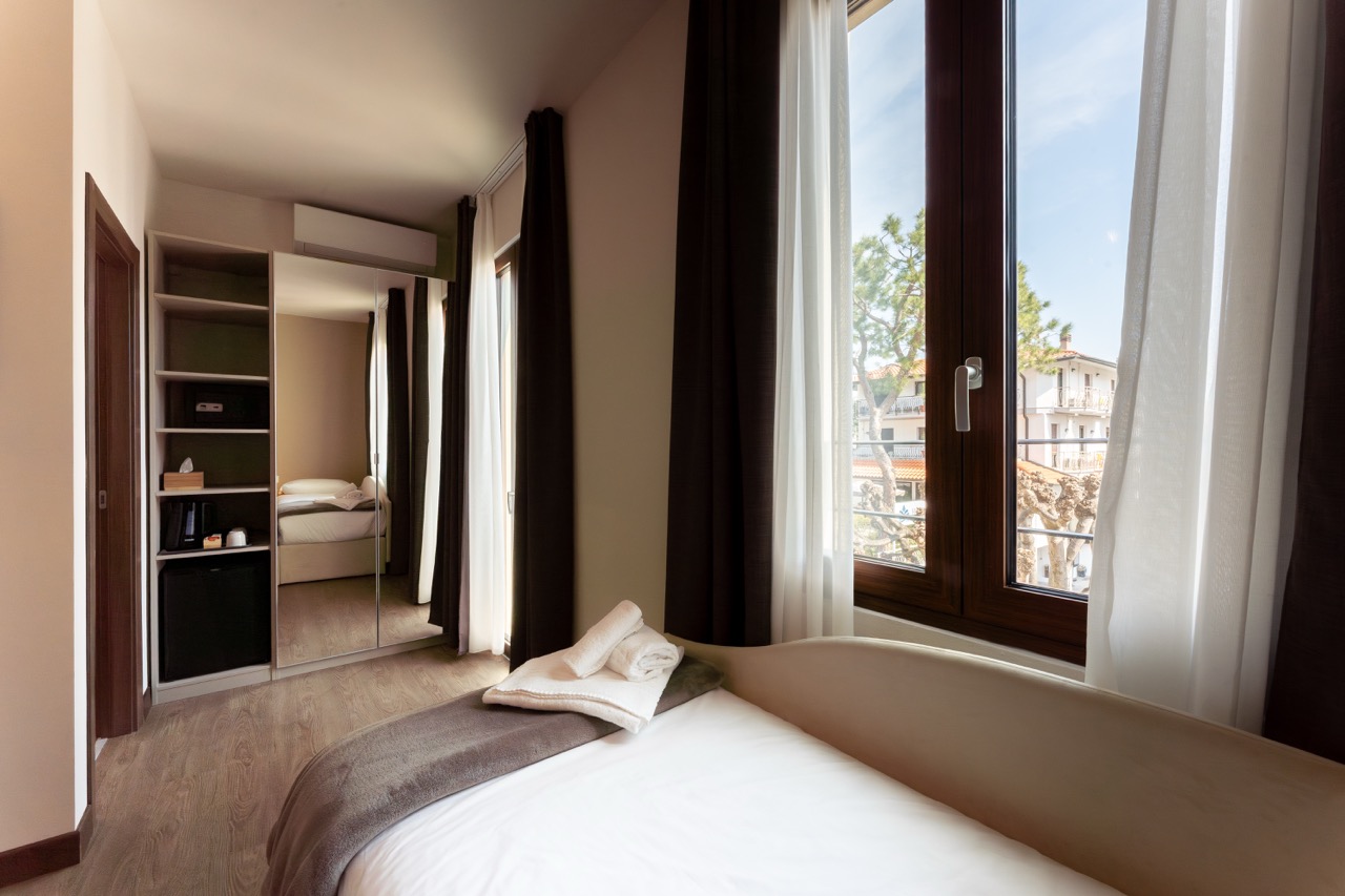 Camera Tripla Classic