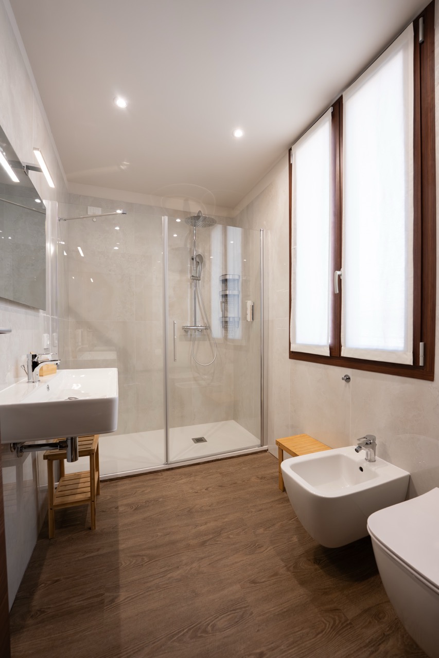 Camera Tripla Classic