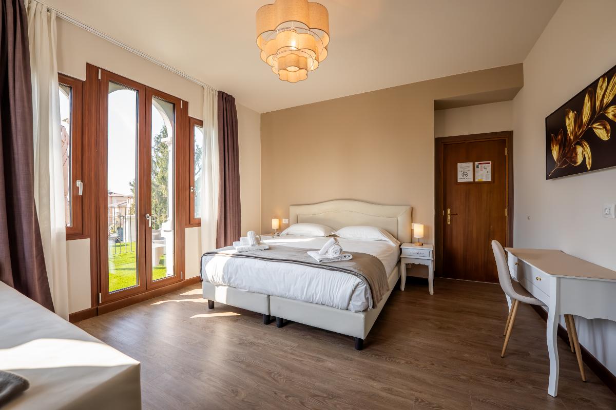 Camera Tripla Superior