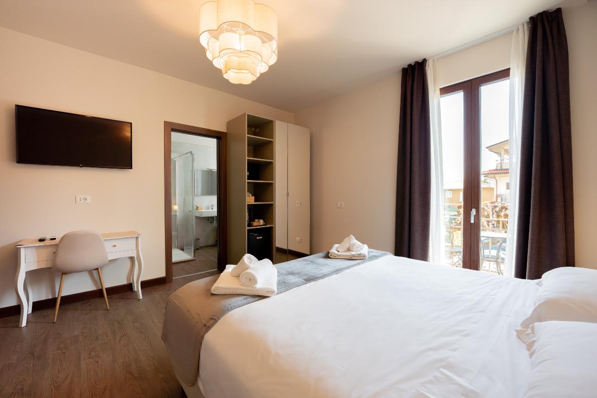 Camera Tripla Superior